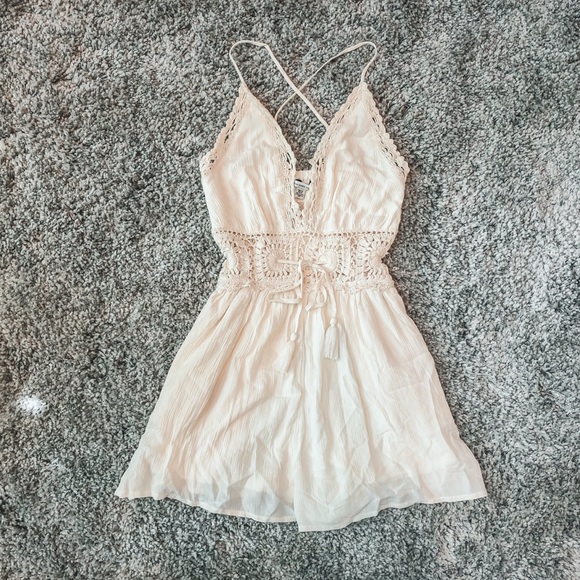 American Eagle Outfitters Other - AMERICAN EAGLE OUTFITTERS CREAM ROMPER